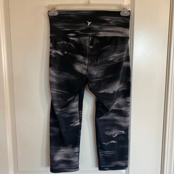 Old Navy Black and White Leggings Size 6-8 medium - Picture 3 of 5
